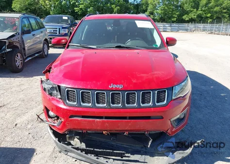 2017 Jeep New Compass Latitude 4X4 из США, поврежденный, VIN 3C4NJDBBXHT666614